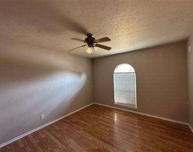 563 Oldbridge Drive - Photo Thumbnail 16