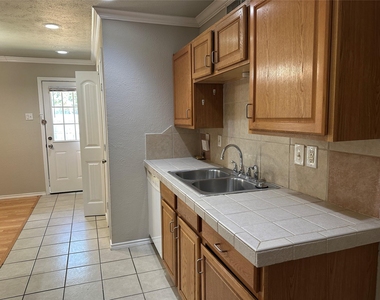 563 Oldbridge Drive - Photo Thumbnail 9