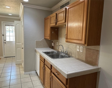 563 Oldbridge Drive - Photo Thumbnail 10