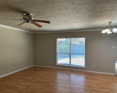 563 Oldbridge Drive - Photo Thumbnail 5