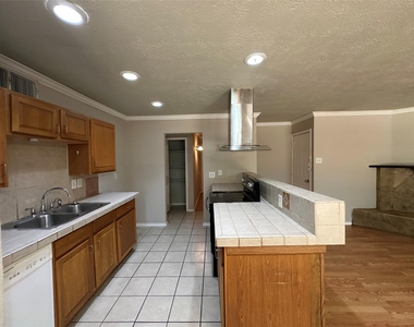 563 Oldbridge Drive - Photo Thumbnail 7