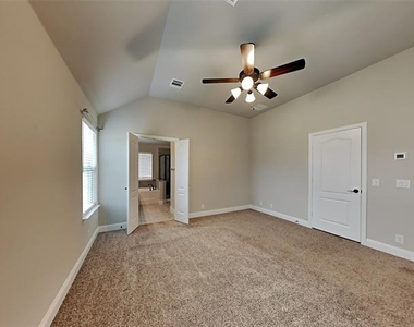 5211 Pentridge Drive - Photo Thumbnail 5