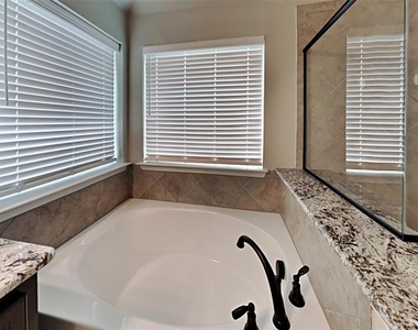 5211 Pentridge Drive - Photo Thumbnail 8