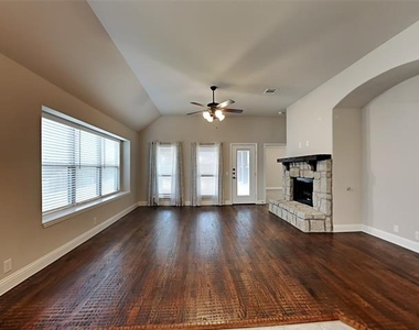 5211 Pentridge Drive - Photo Thumbnail 2