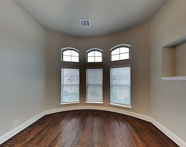 5211 Pentridge Drive - Photo Thumbnail 15
