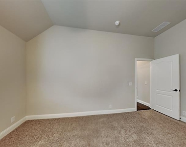 5211 Pentridge Drive - Photo Thumbnail 12