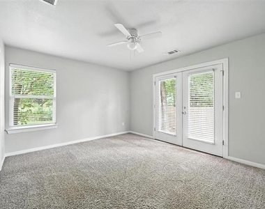 910-914 N Throckmorton - Photo Thumbnail 11