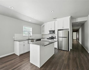 910-914 N Throckmorton - Photo Thumbnail 6