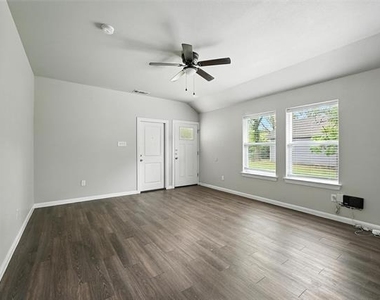 910-914 N Throckmorton - Photo Thumbnail 1