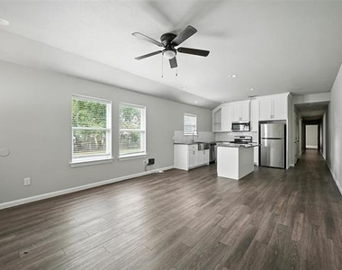 910-914 N Throckmorton - Photo Thumbnail 2