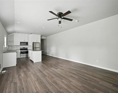 910-914 N Throckmorton - Photo Thumbnail 3