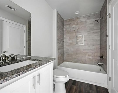 910-914 N Throckmorton - Photo Thumbnail 12