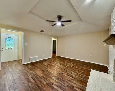 3205 Bryan Street - Photo Thumbnail 5