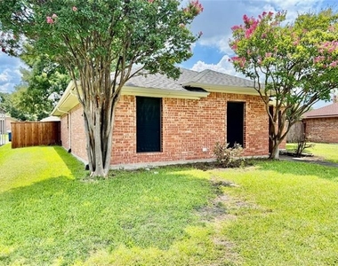 3205 Bryan Street - Photo Thumbnail 3