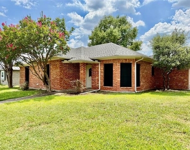 3205 Bryan Street - Photo Thumbnail 2