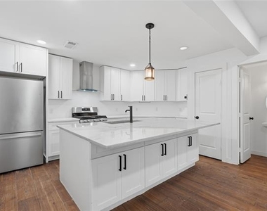 1831 Alabama Avenue - Photo Thumbnail 4