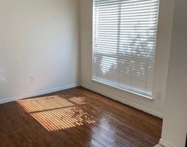 7126 Holly Hill Drive - Photo Thumbnail 3
