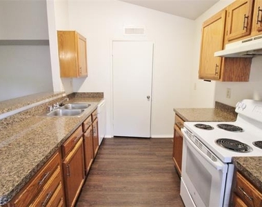 405 Pogue Street - Photo Thumbnail 3