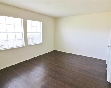 405 Pogue Street - Photo Thumbnail 5