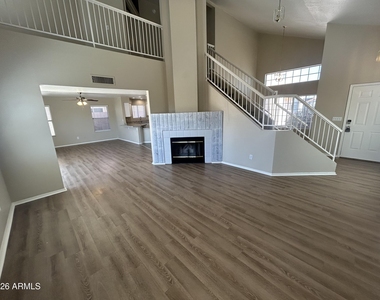 11322 W Alice Avenue - Photo Thumbnail 5