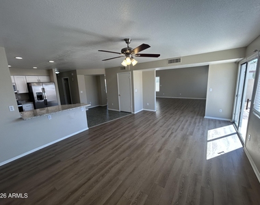 11322 W Alice Avenue - Photo Thumbnail 16