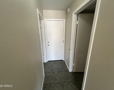 11322 W Alice Avenue - Photo Thumbnail 17