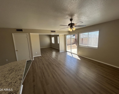11322 W Alice Avenue - Photo Thumbnail 15