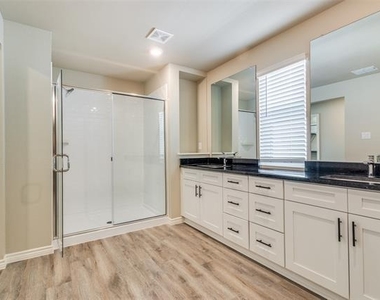 1933 Woodlawn Way - Photo Thumbnail 10