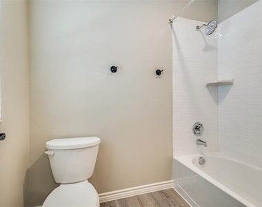 1933 Woodlawn Way - Photo Thumbnail 9