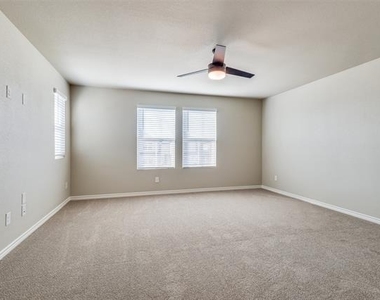 1933 Woodlawn Way - Photo Thumbnail 5