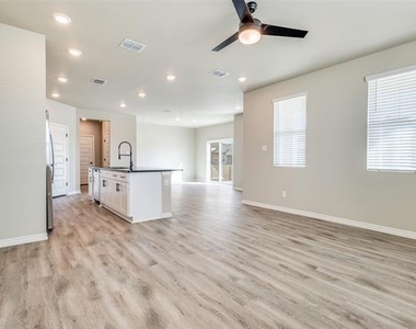 1933 Woodlawn Way - Photo Thumbnail 3