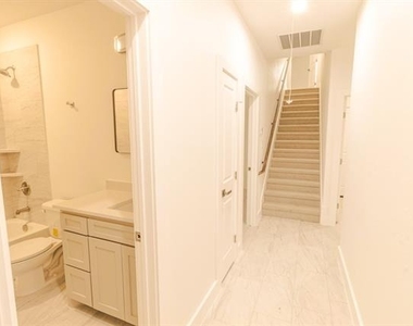 536 Highview Court - Photo Thumbnail 11