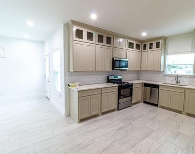 536 Highview Court - Photo Thumbnail 18