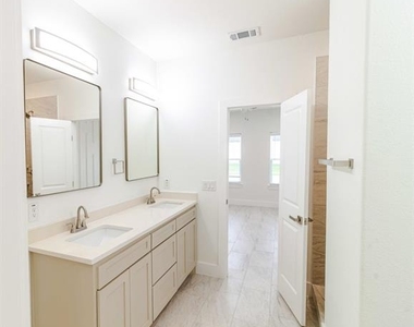 536 Highview Court - Photo Thumbnail 24