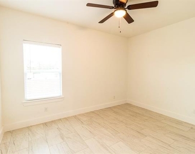 536 Highview Court - Photo Thumbnail 9