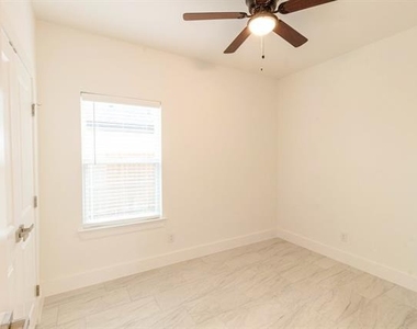 536 Highview Court - Photo Thumbnail 7