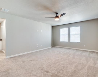 1841 Woodlawn Way - Photo Thumbnail 8