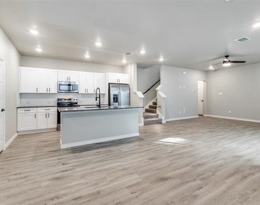 1841 Woodlawn Way - Photo Thumbnail 4