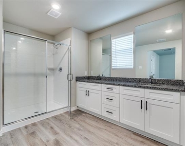 1841 Woodlawn Way - Photo Thumbnail 9