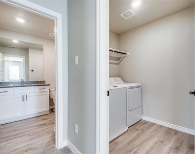 1841 Woodlawn Way - Photo Thumbnail 7