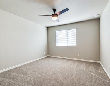 1841 Woodlawn Way - Photo Thumbnail 10