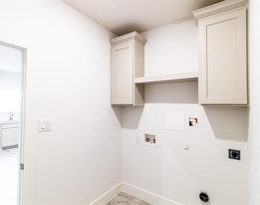 540 Highview Court - Photo Thumbnail 14