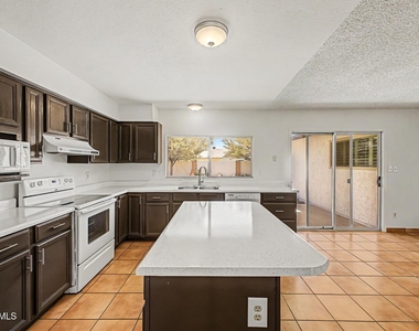 8689 E Roosevelt Circle - Photo Thumbnail 12