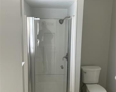 3810 Calgary Court E - Photo Thumbnail 5