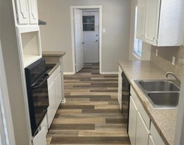 3810 Calgary Court E - Photo Thumbnail 2