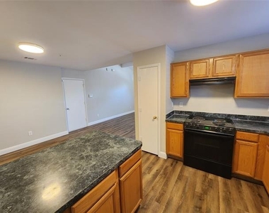 607 Hollyberry Drive - Photo Thumbnail 15