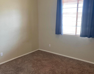 2619 E Hazeltine Way - Photo Thumbnail 15