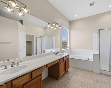 2619 E Hazeltine Way - Photo Thumbnail 18