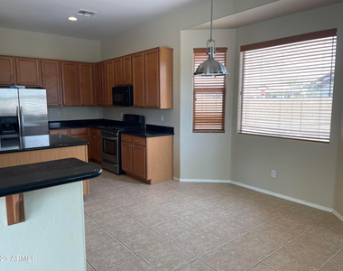 2619 E Hazeltine Way - Photo Thumbnail 3