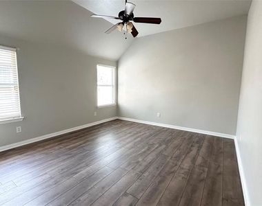 10517 Matador Drive - Photo Thumbnail 20